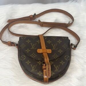 Louis Vuitton Brown Monogram Crossbody Bag with Leather Trim 
Chantilly